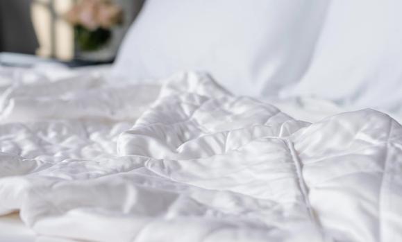 White Lightweight Blanket detail