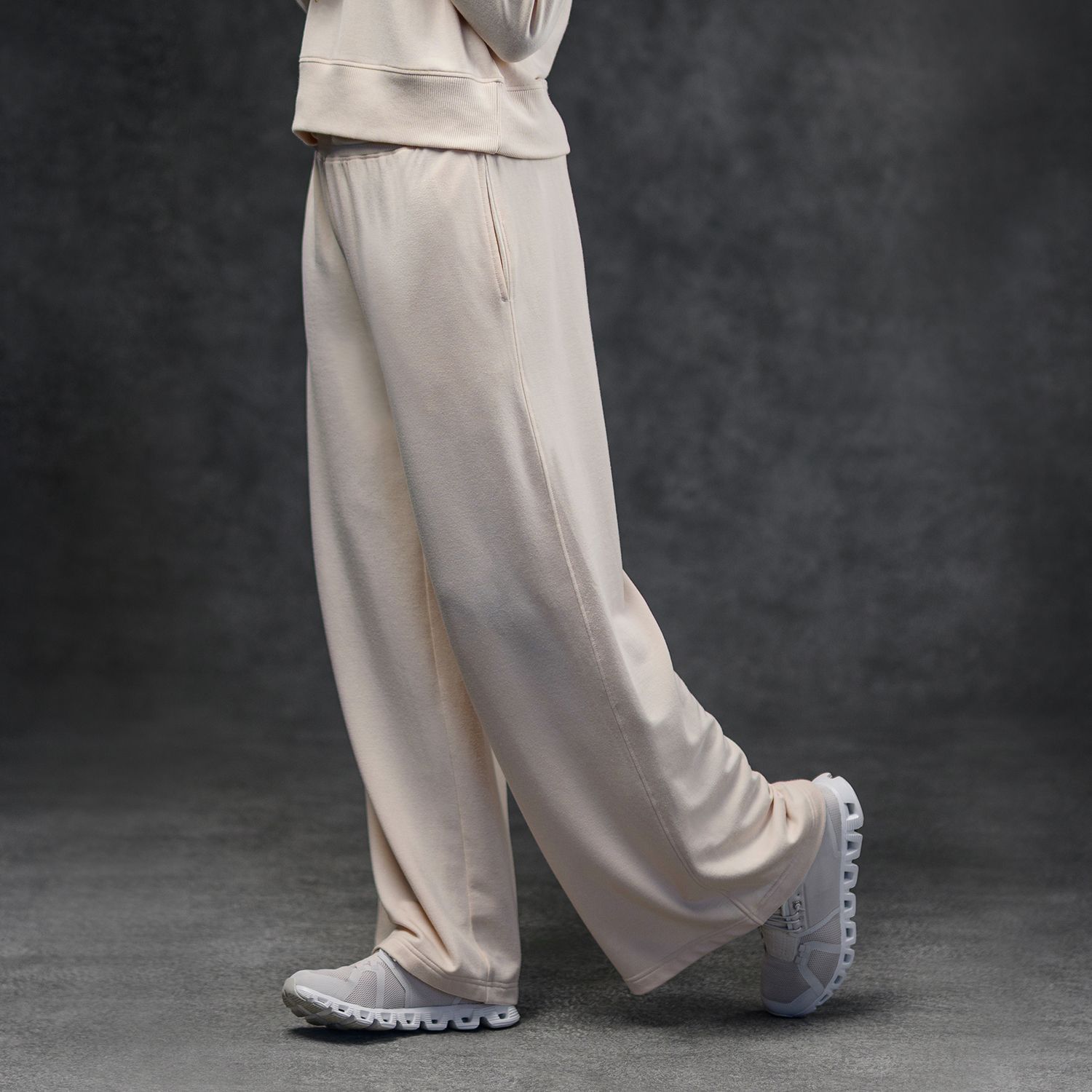 Almond Women's Essential Wide-Leg Pant