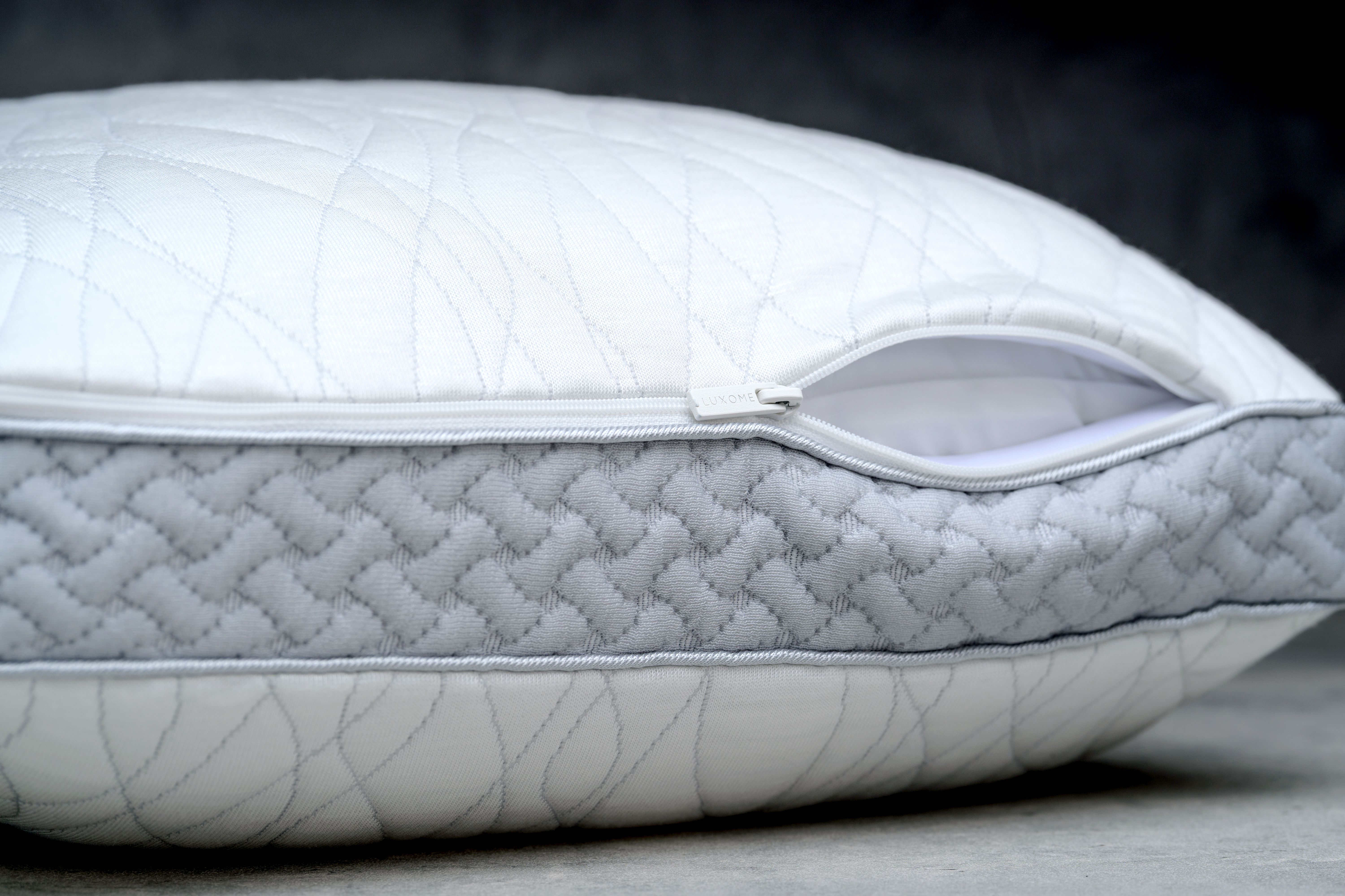 Dual Chamber Pillow zipper detail