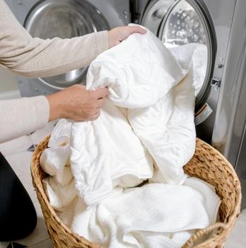 Machine-washable lightweight bamboo blanket