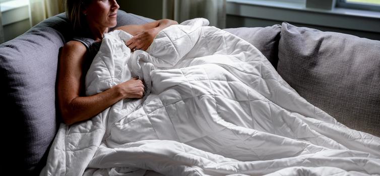 Cuddling with the Lightweight Blanket, stay cool in the color white
