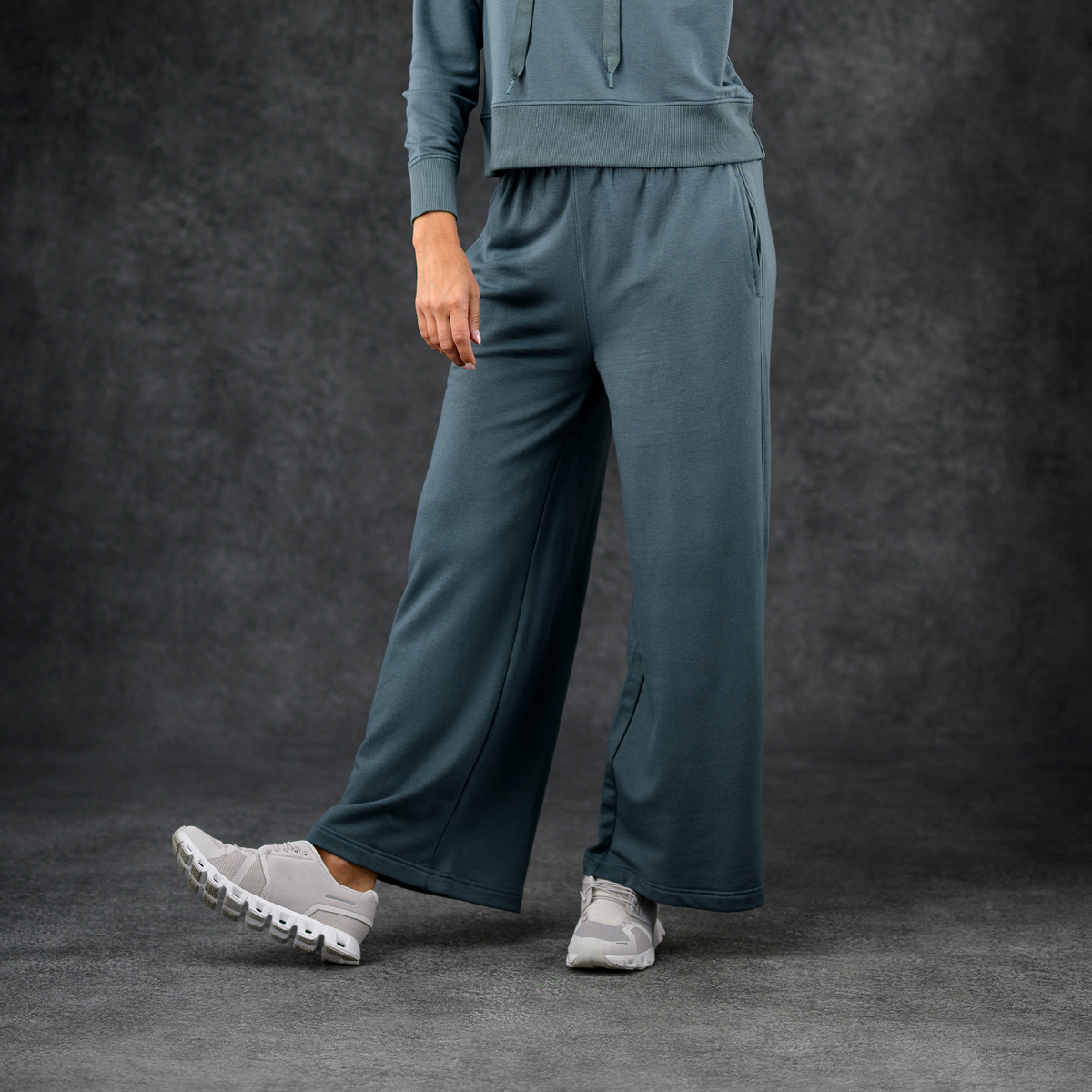 Spruce Women's Essential Wide-Leg Pant