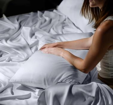 Under the cooling Luxury Bamboo Sheets in white