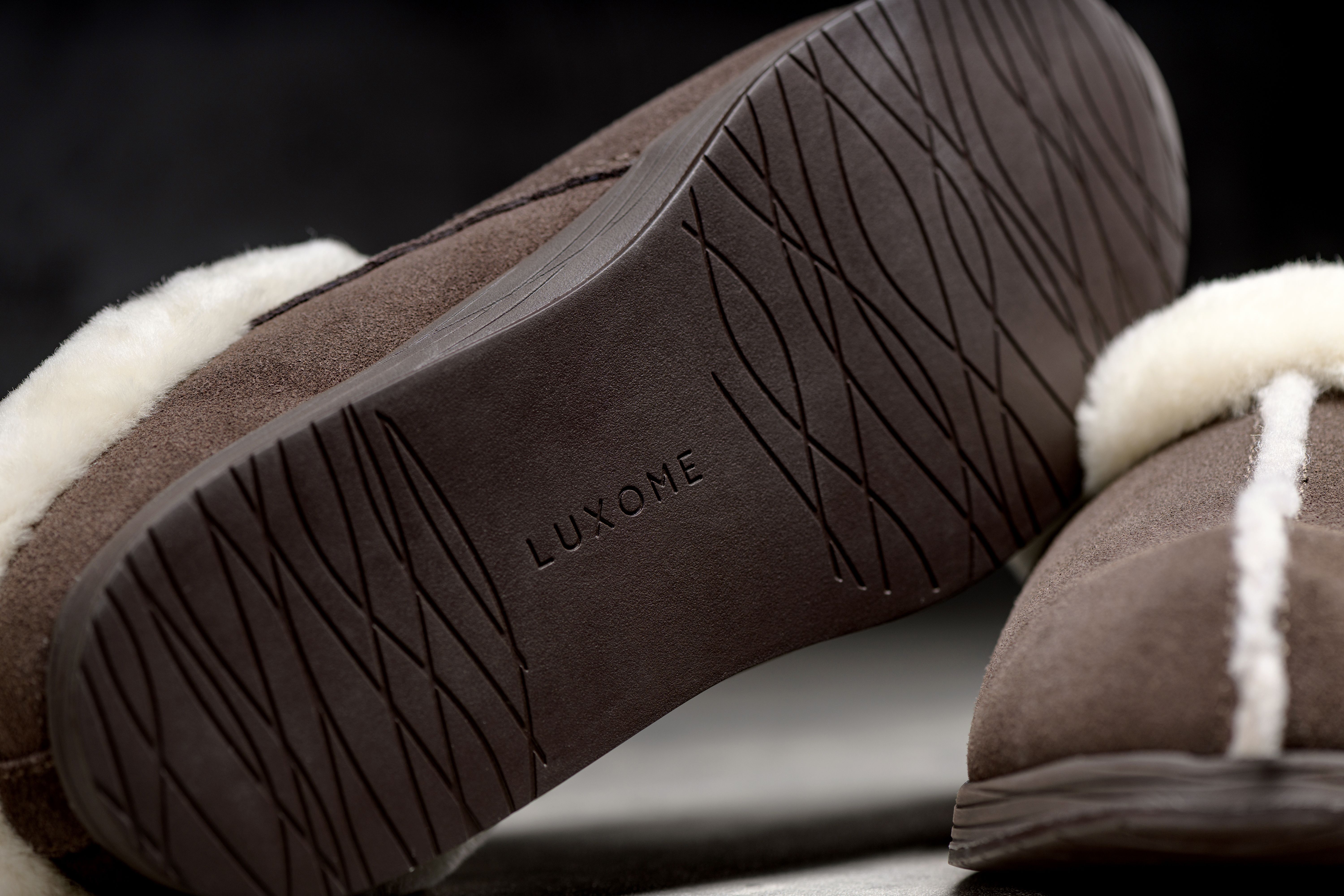 Walnut Mens Signature Slippers outsole pattern