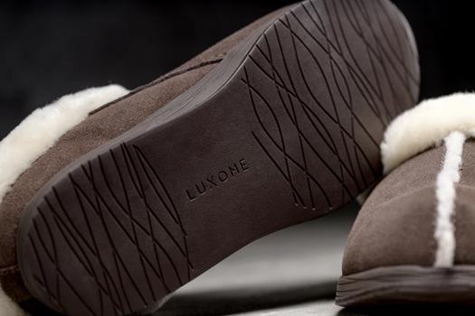 Walnut Mens Signature Slippers outsole pattern