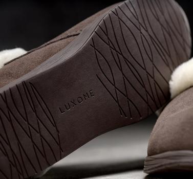 Walnut Mens Signature Slippers outsole pattern
