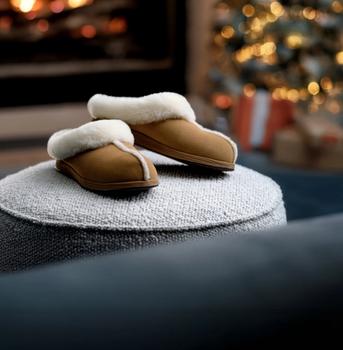 Chestnut Signature Slipper by the tree