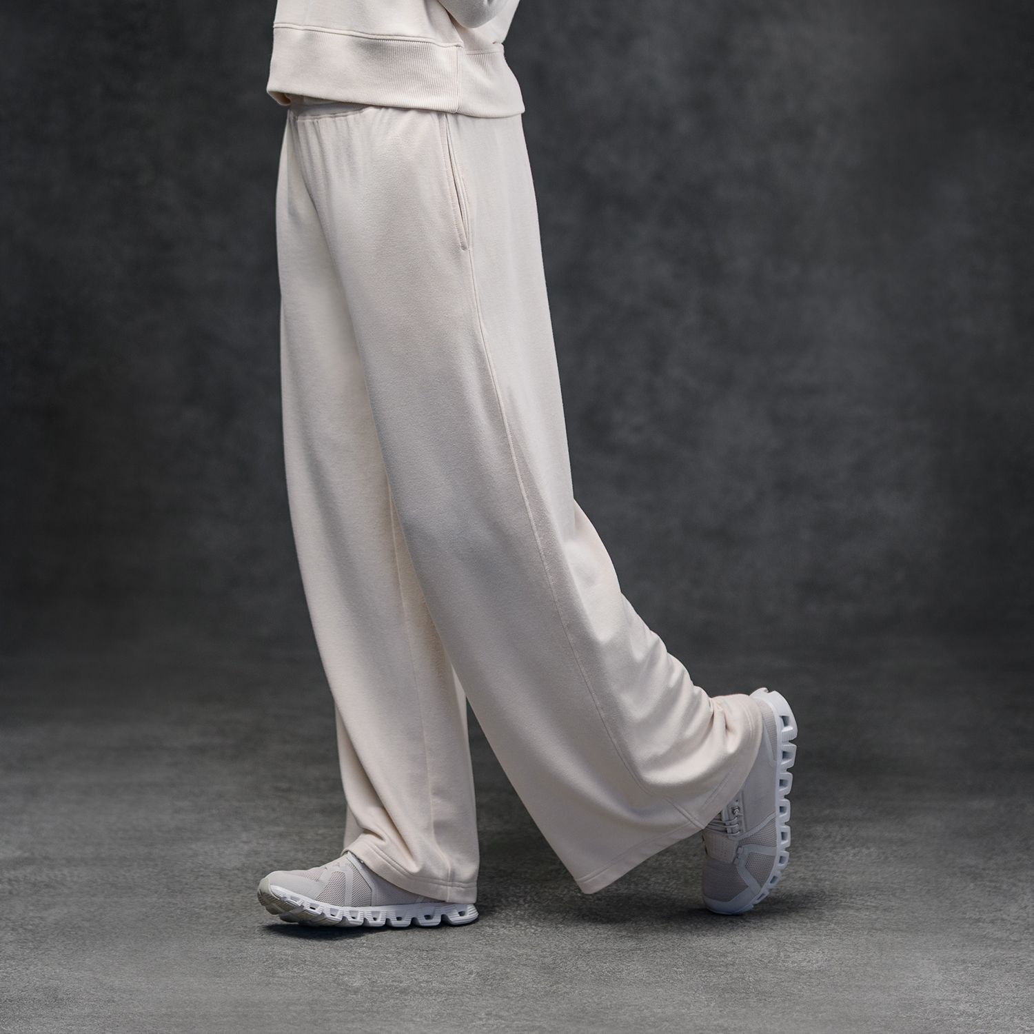 Almond Women's Essential Wide-Leg Pant