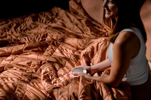 Cuddling with the Lightweight Blanket, stay cool in the color terracotta