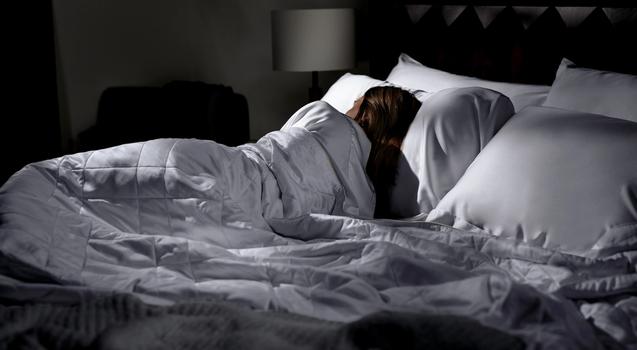 Sleeping under the Lightweight Blanket, stay cool in the color stone