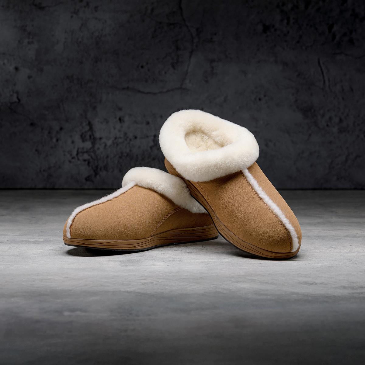 Chestnut Mens Signature Slippers