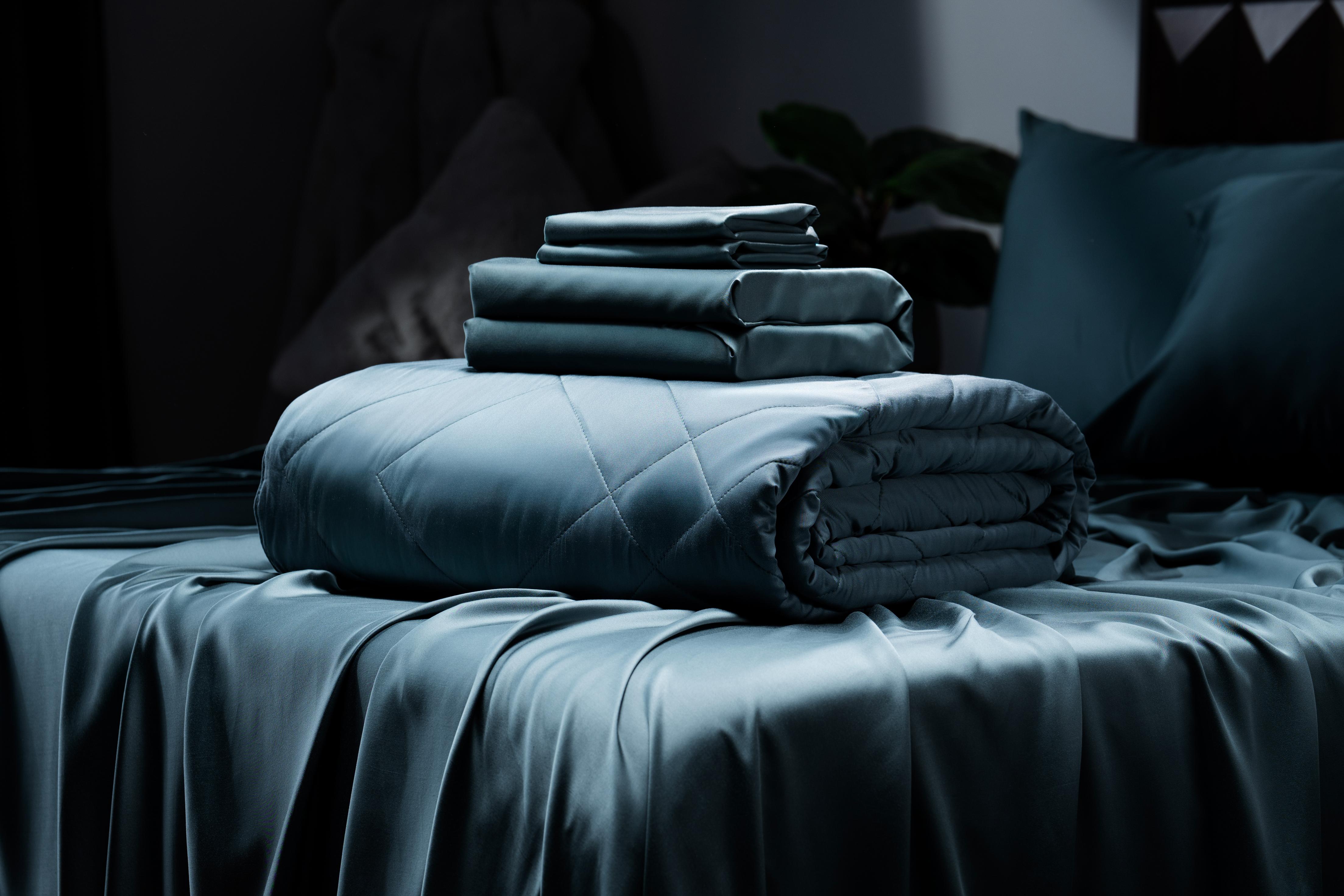 Ocean Cool Bedding Bundle showcasing Lightweight Blanket, Luxury Sheets