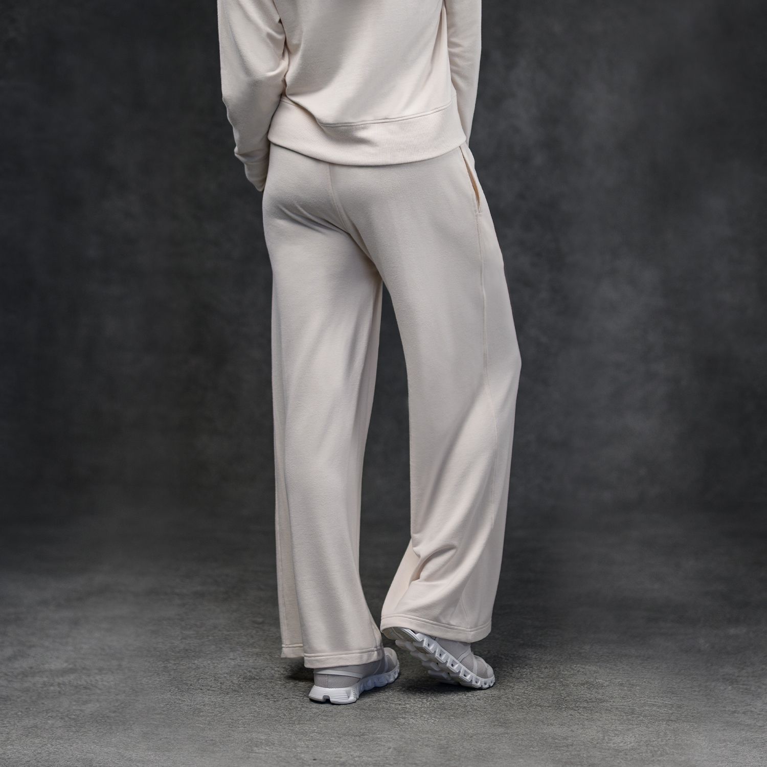 Almond Women's Essential Wide-Leg Pant