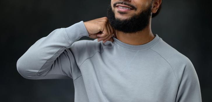 Men's Essential Crew detail in smoke