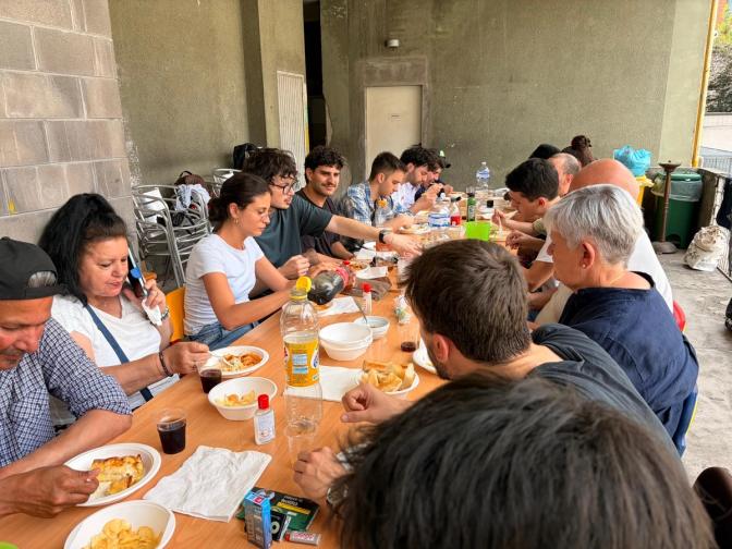 Tutti a tavola insieme