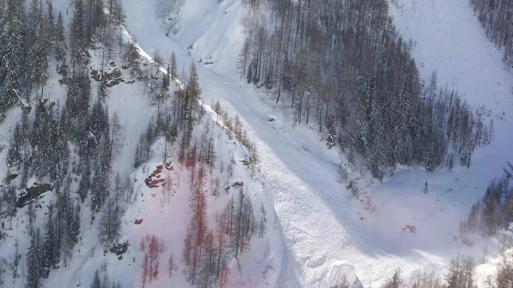 Tragedia en los Alpes Italianos: Avalancha Cobra la Vida de Dos Personas