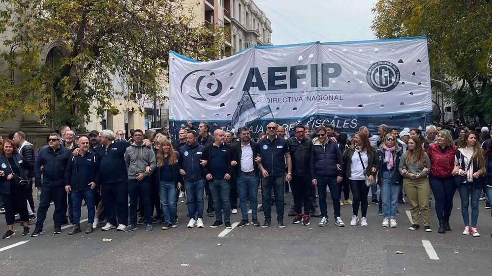 Pérdida del poder adquisitivo: Salarios, jubilaciones y AUH superados por la inflación a fines de 2025