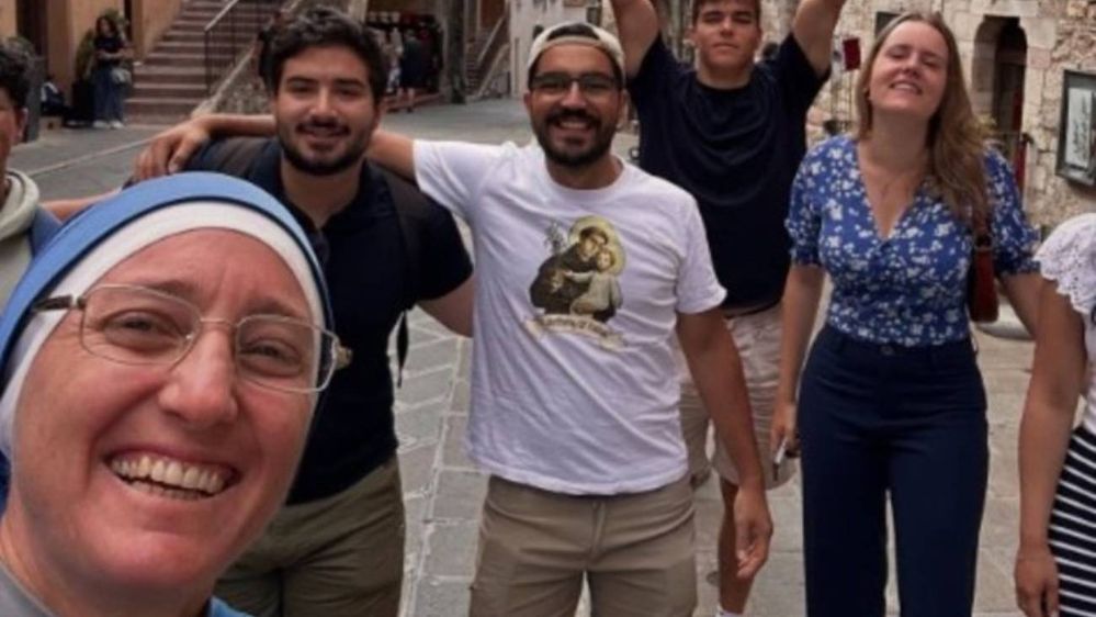 Del césped al convento: Ex jugadora de hockey encuentra su vocación en la vida religiosa