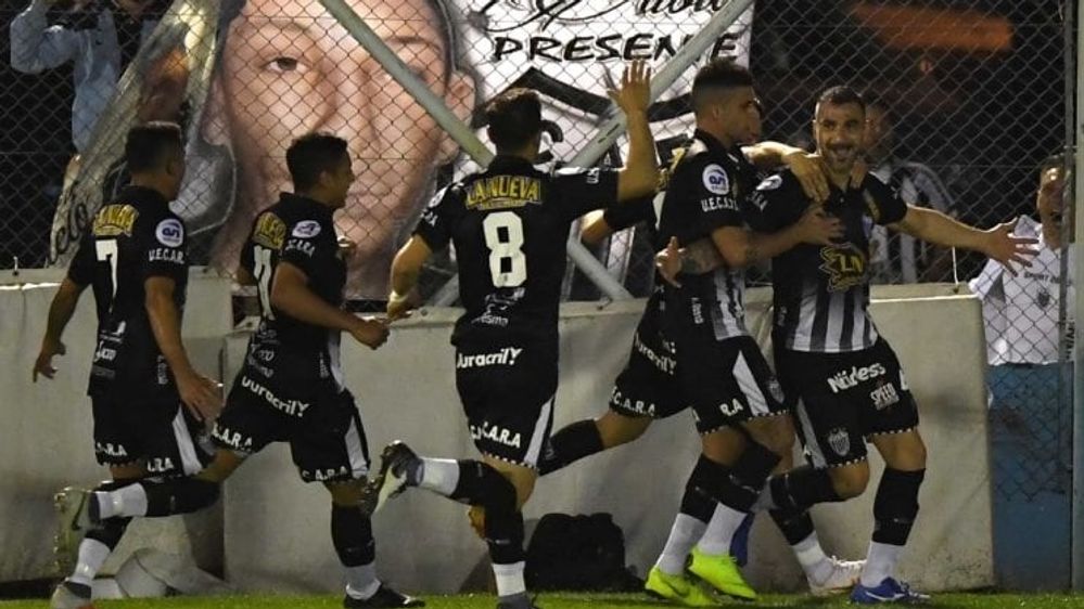 Estudiantes de Caseros: Radiografía del rival de Racing en su debut