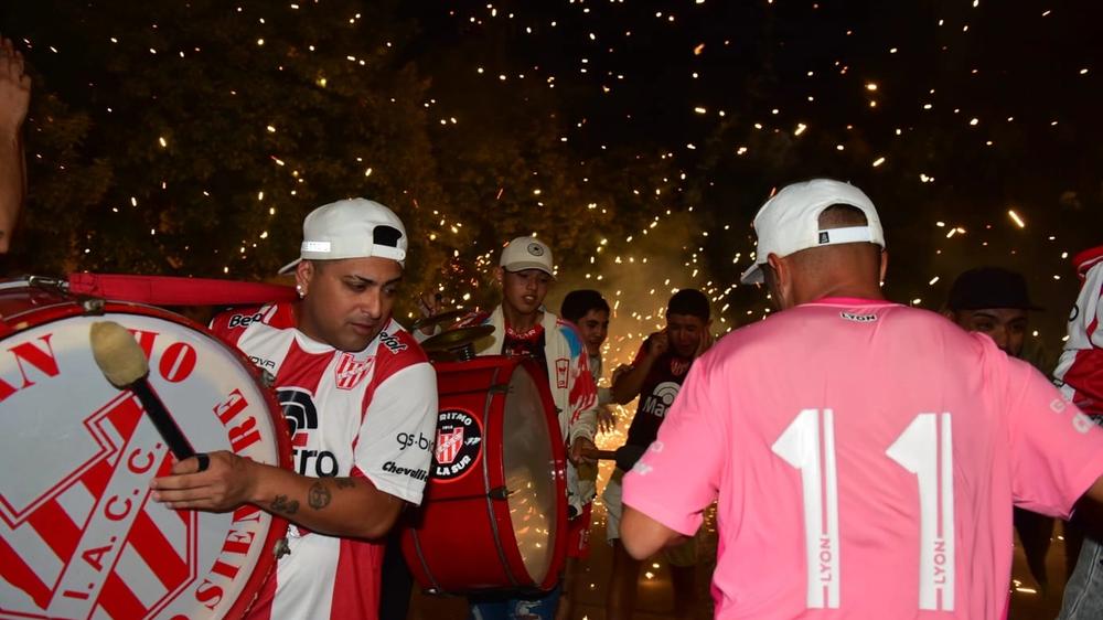 Alta Córdoba palpita el clásico: El fervor de los hinchas de Instituto en la previa