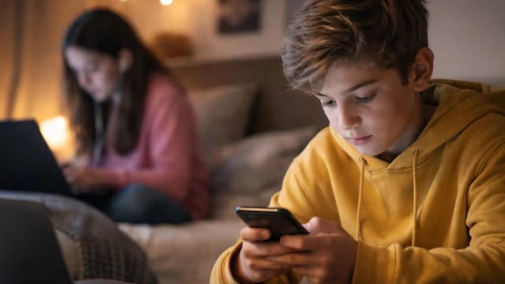 Reino Unido analiza prohibir el acceso a redes sociales a menores de 16 años