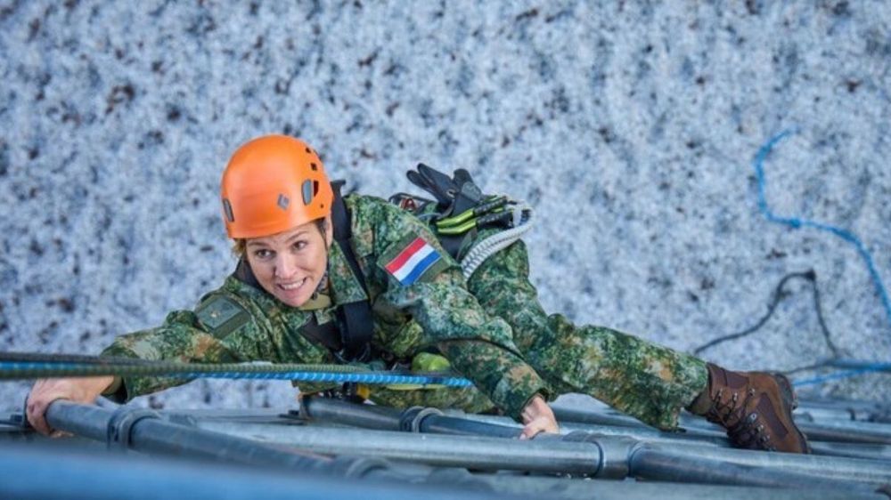 La reina Máxima participa en entrenamiento militar con uniforme camuflado