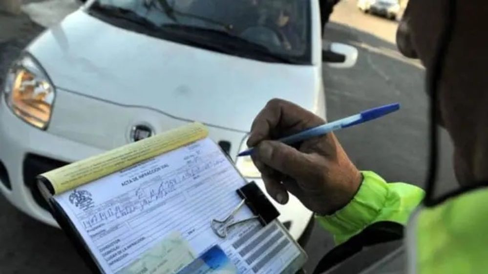 Infracción al volante: Un descuido podría generar una multa superior a los 700 mil pesos