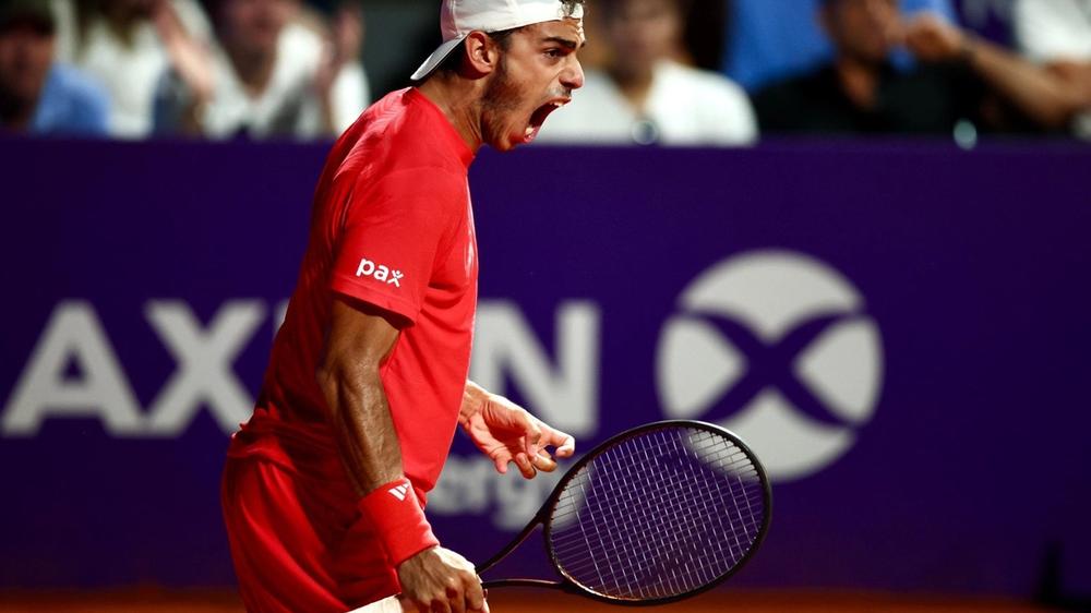 Cerúndolo y Etcheverry avanzan con paso firme en el Argentina Open