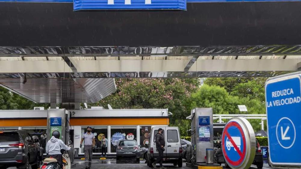 YPF definirá el lunes el futuro de los precios de los combustibles tras el período de contención