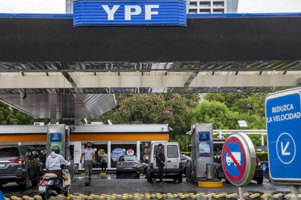 YPF definirá el lunes el futuro de los precios de los combustibles tras el período de contención