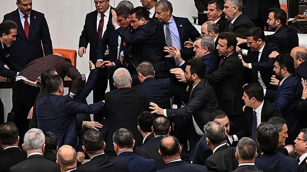 Sesión tormentosa en el Parlamento turco durante la asunción del nuevo Ministro de Justicia