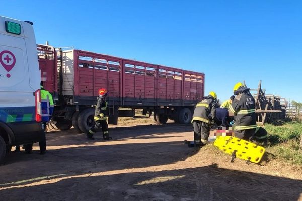 Grave incidente vial: Camionero atrapado sufre múltiples lesiones en la región de Bell Ville
