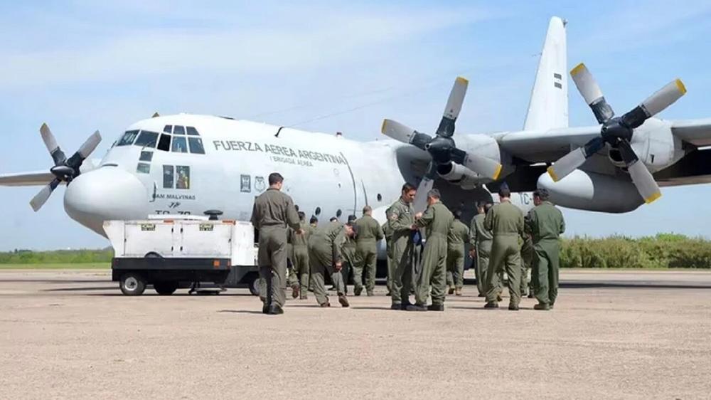 Aeronave Hércules de la Fuerza Aérea Argentina retorna al país por inconveniente técnico