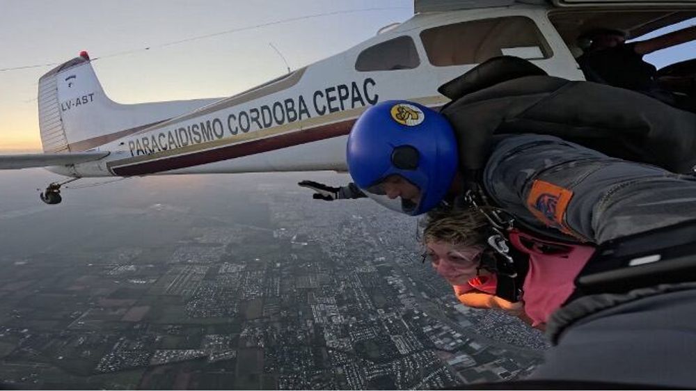 Un salto al vacío para honrar la memoria