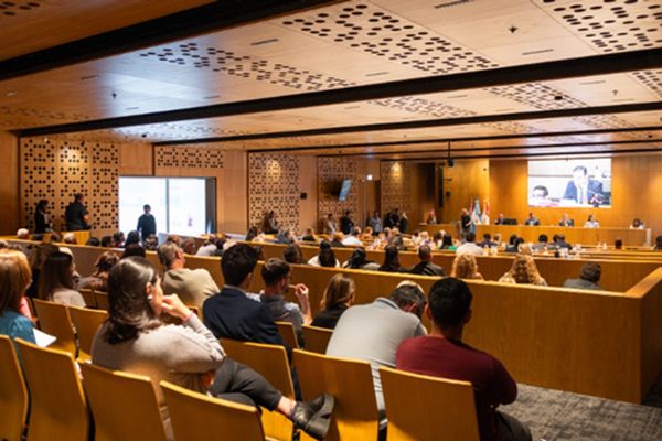 Debate clave en el Concejo: se busca nueva regulación para los cuidacoches