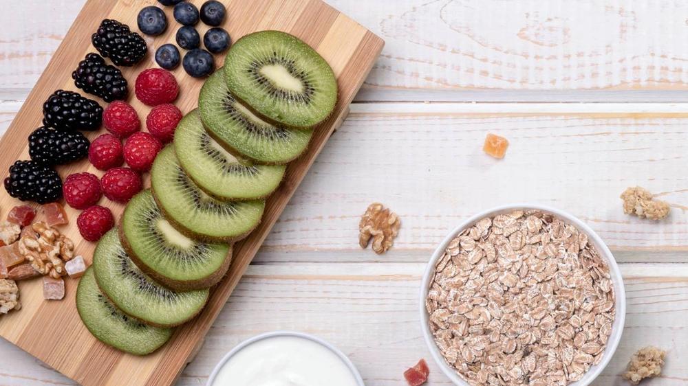Opciones nutritivas y dulces para un desayuno energizante y compatible con el cuidado alimenticio