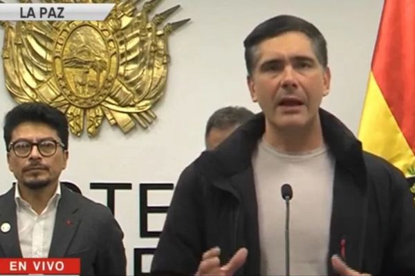 Gobierno boliviano extiende invitación al diálogo a la federación Tupac Katari ante persistentes bloqueos