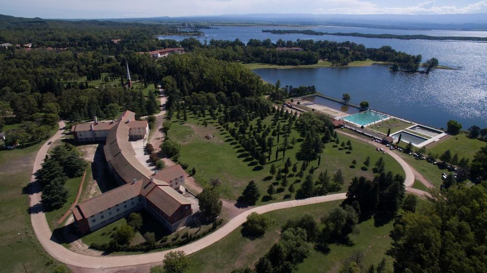 Reestructuración en Embalse: El Gobierno impulsa alternativas para el complejo hotelero
