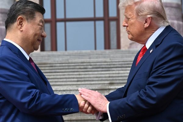 Tensiones Globales: Trump y Xi Jinping Negocian en un Contexto de Incertidumbre