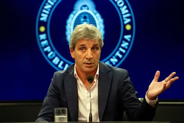 Caputo diferencia la gestión actual de la de Macri y anticipa un triunfo contundente de Milei en 2027