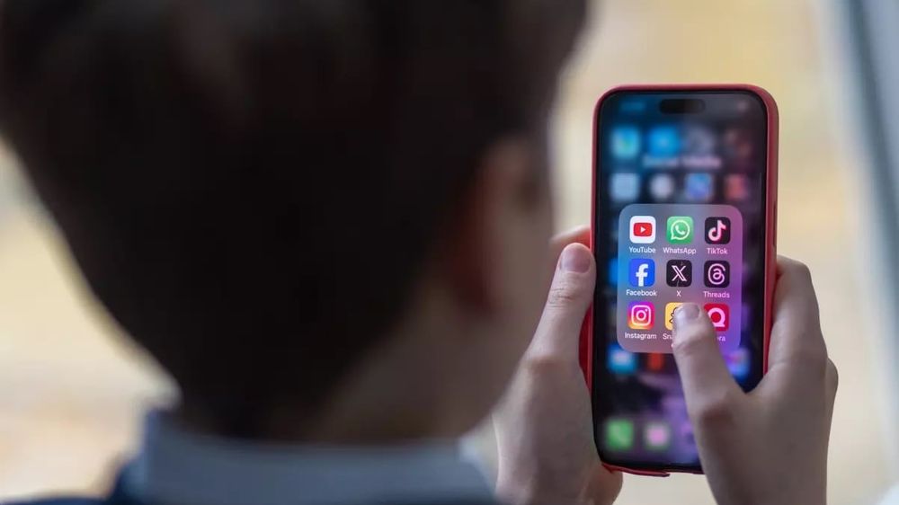 Australia: Restricción de Redes Sociales a Menores, Efectividad y Nuevos Espacios Digitales