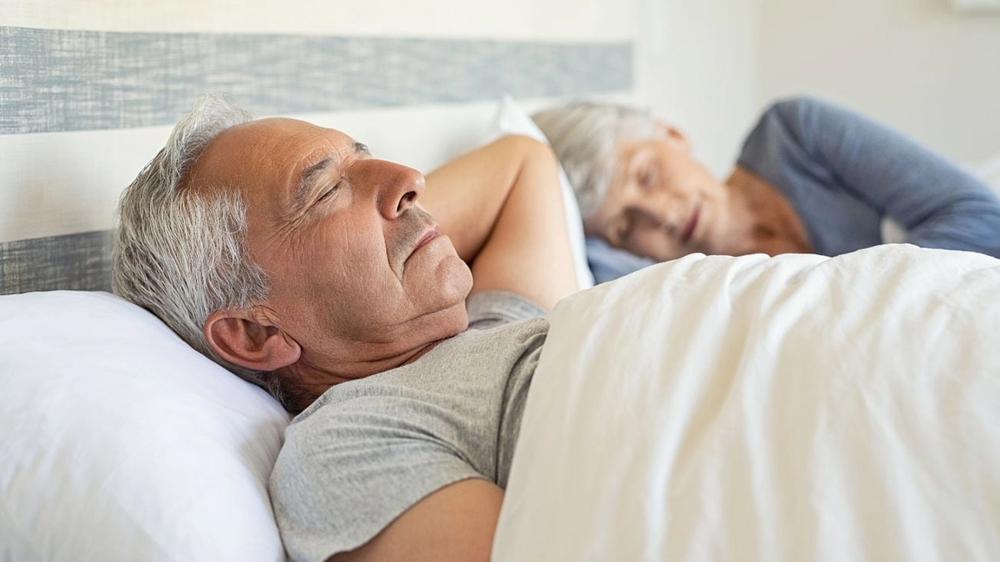 Calor nocturno extremo: estudio revela impacto en la salud cardíaca de adultos mayores