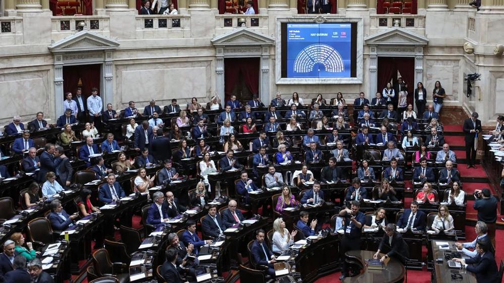 Debate parlamentario sobre reforma laboral en un contexto de conflictividad gremial