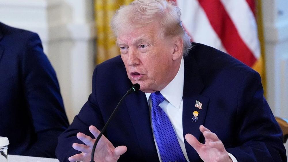 Ex Presidente Trump Cuestiona la Elección de Bad Bunny para el Espectáculo del Super Bowl