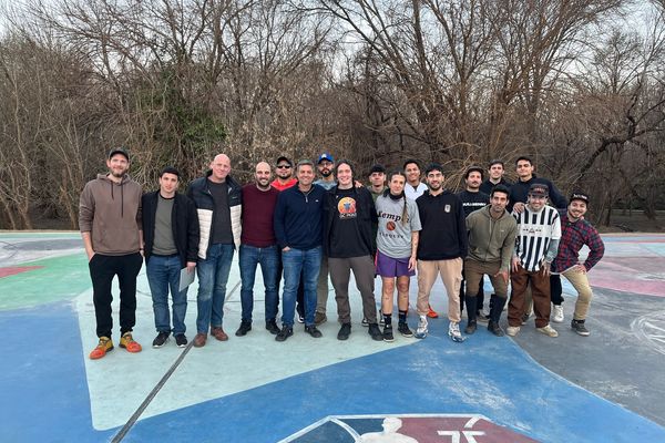 Preocupación por el estado de la cancha de básquet del Kempes: la comunidad deportiva alza la voz