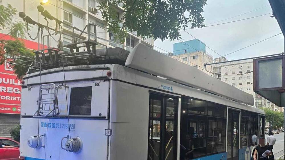 Incidente con trolebús deja un menor herido en la capital cordobesa