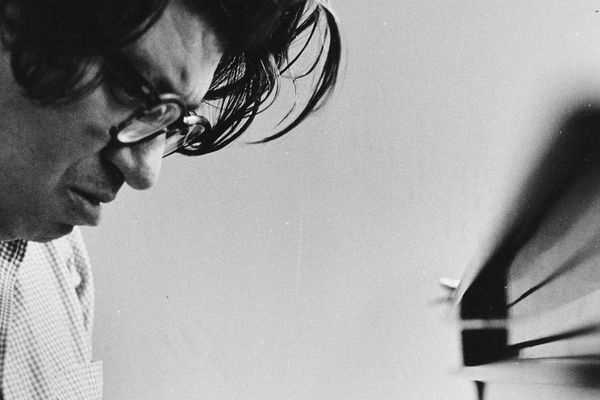 Homenaje Sonoro a Morton Feldman: Un Siglo de Vanguardia en las Ondas