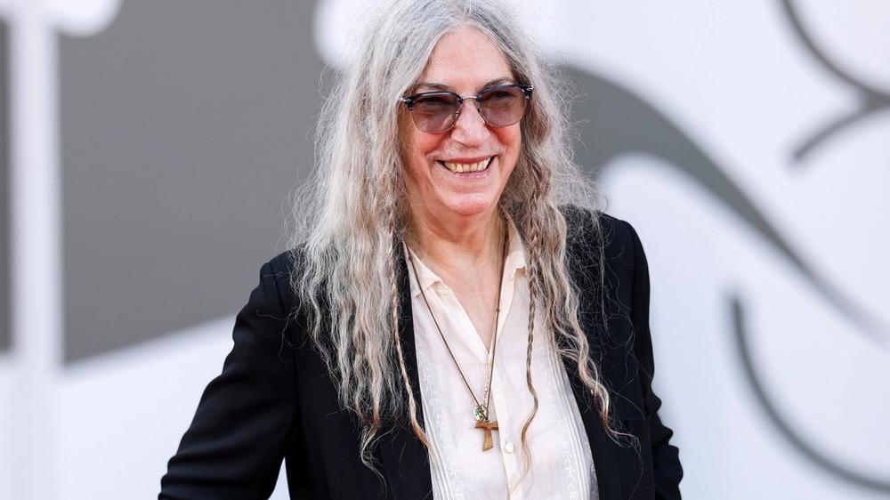 Un Viaje Íntimo al Origen Creativo: Análisis de las Memorias de Patti Smith