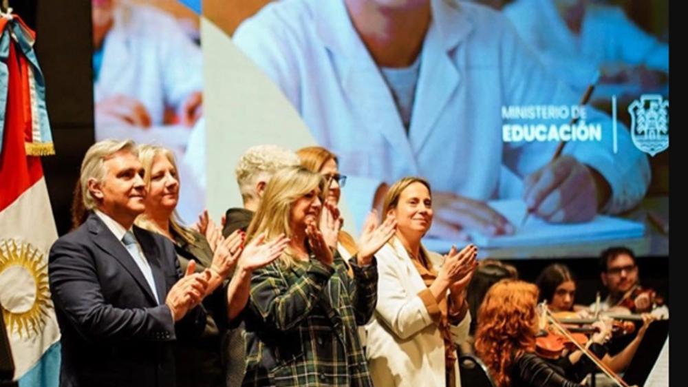 Llaryora reconoció el desempeño de Córdoba en las evaluaciones Aprender 2025 durante un encuentro con educadores