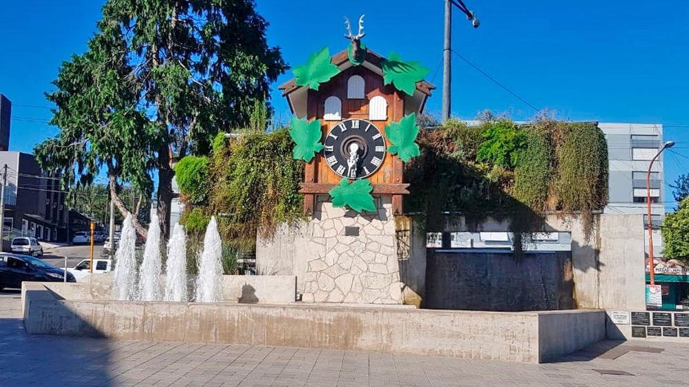 Villa Carlos Paz celebra el 68.º aniversario de su icónico Reloj Cucú